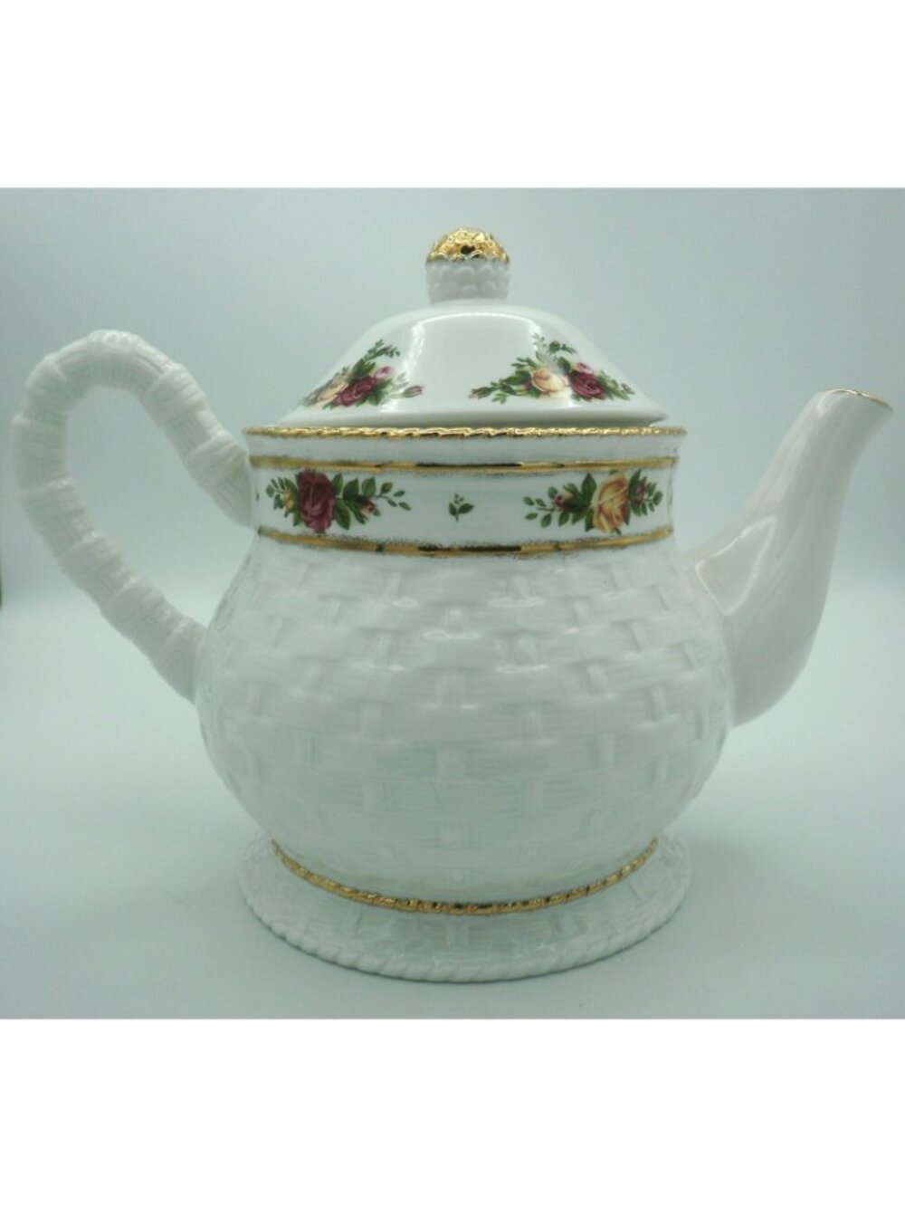Royal Albert Christmas Old Country Rose Basket Weave 5 piece Tea Set - Picture 5 of 16